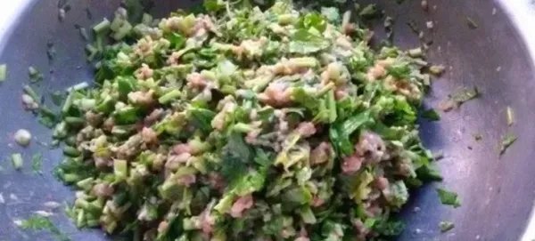 正宗芹菜猪肉饺子馅的做法