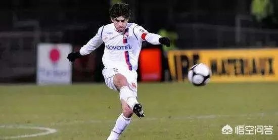 小儒尼尼奥的任意球功夫如何？