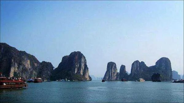 《望天门山》的诗意是什么?