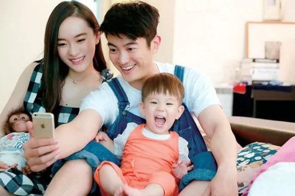 周杰伦昆凌跳舞甜蜜互动，你还吃过哪些明星夫妻的狗粮？