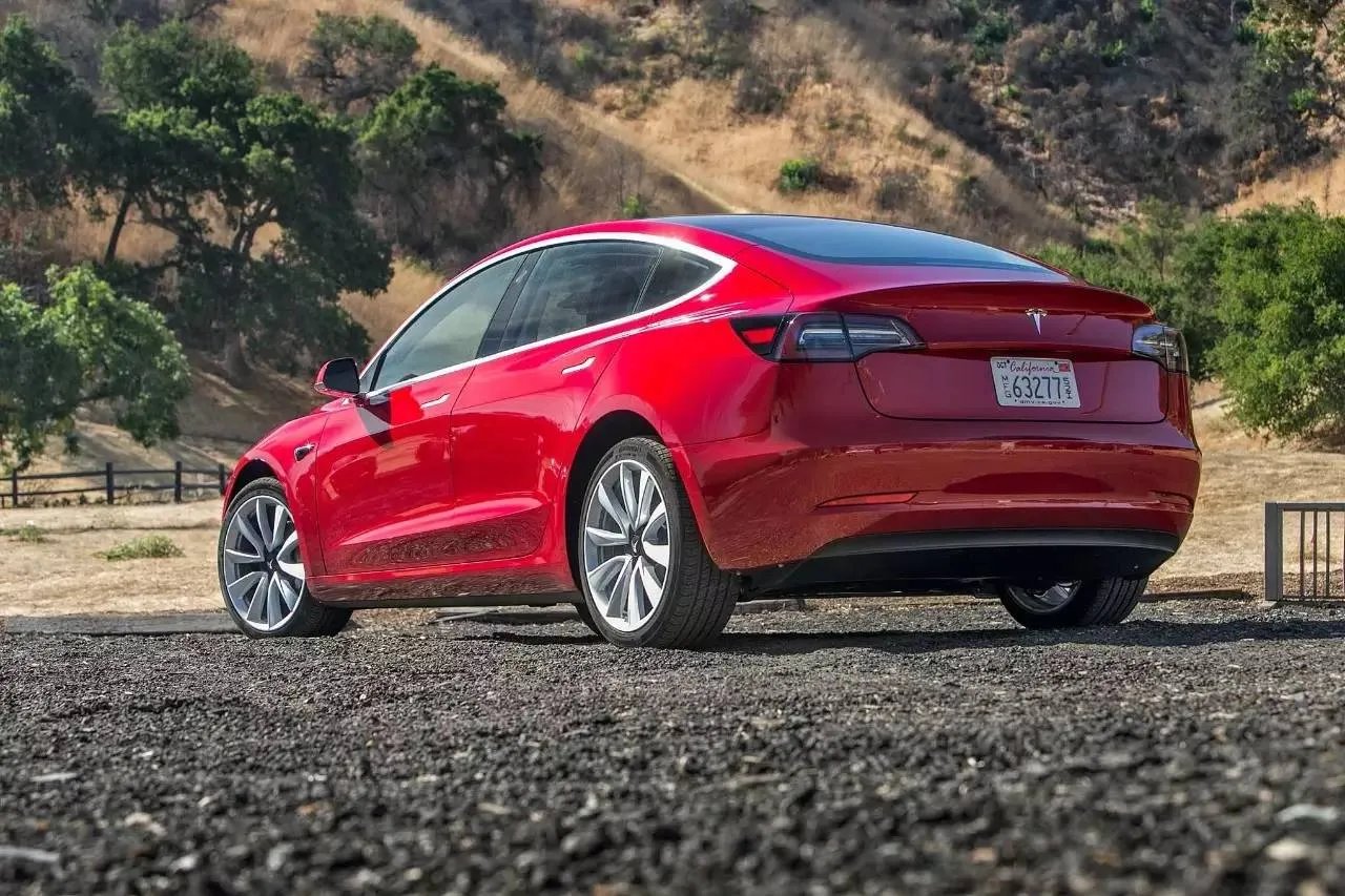 拼多多回应特斯拉拒绝交车，你对特斯拉的行为有何看法？