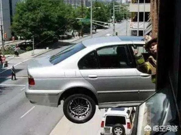 撞人后留下假手机号离开，算肇事逃逸吗？