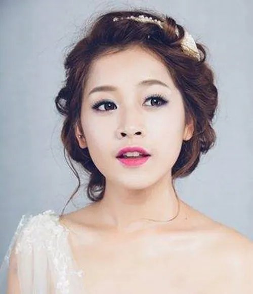 新娘的发型图片欣赏 大脸新娘适合什么发型