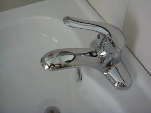 如何换水龙头阀芯