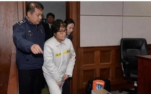 崔顺实为什么在法庭大喊?