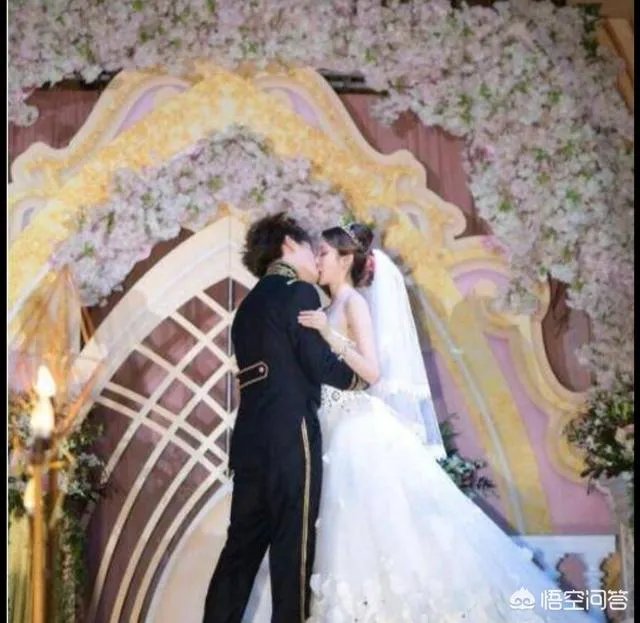 斗鱼女主播放话开通皇帝就可带走，立马有水友开通皇帝，秒收30发超火！你怎么看？