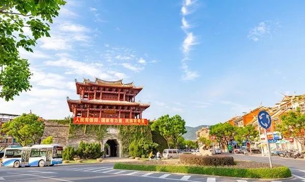 曾建成十多年未开放，泉州重建的三大城门是什么？