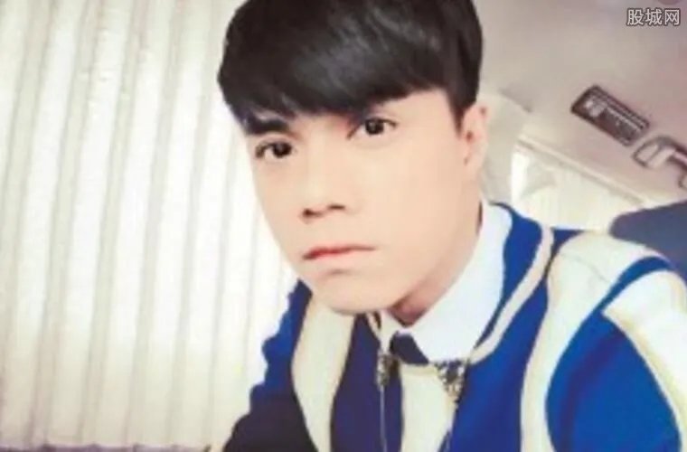 张敬轩出柜是真的吗 张敬轩关智斌什么关系？