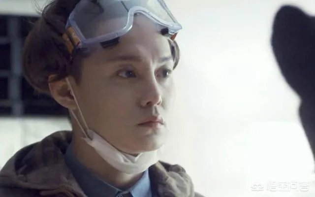 如何评价尹正谜一般的微博？