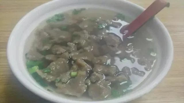 想在福州吃一碗正宗的牛滑，有什么地方可以推荐？