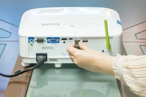 投影仪流明怎么选？最简单解释带你弄懂“流明”这个参数！