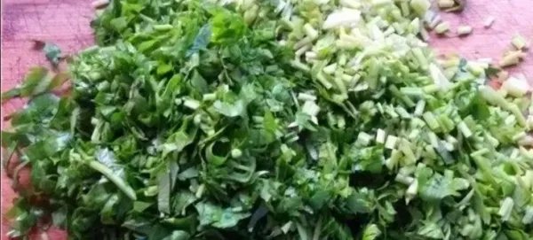 正宗芹菜猪肉饺子馅的做法