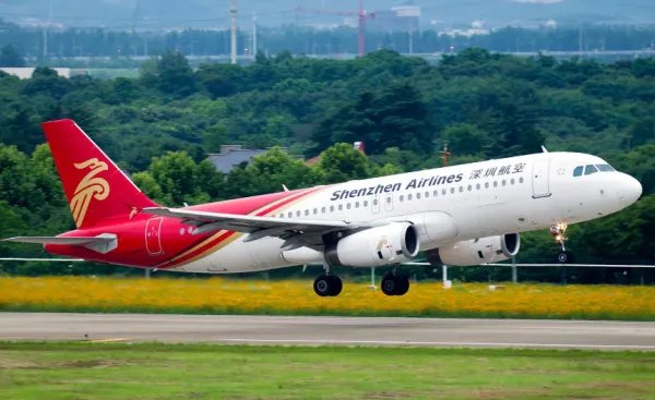 深圳航空一乘客疑因机舱温度过高晕倒是真的吗？