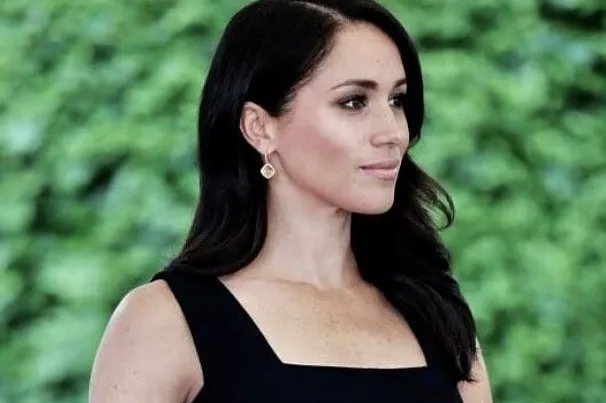 特朗普女儿和梅根王妃都喜欢的穿上巨显脚瘦的裤子究竟是什么?