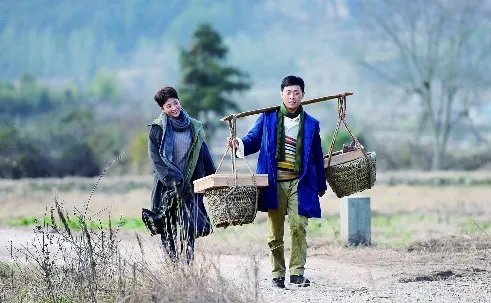 多次得奖的《鸡毛飞上天》为什么评价这么高？