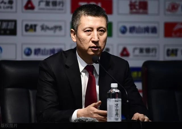 郭士强正式签约广州男篮，他的年薪有多少？会比辽宁时期高吗？