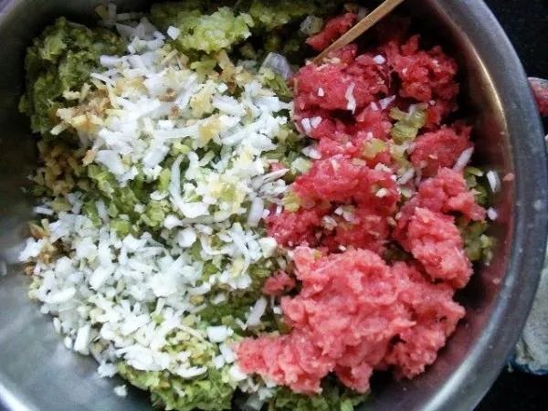 正宗芹菜猪肉饺子馅的做法