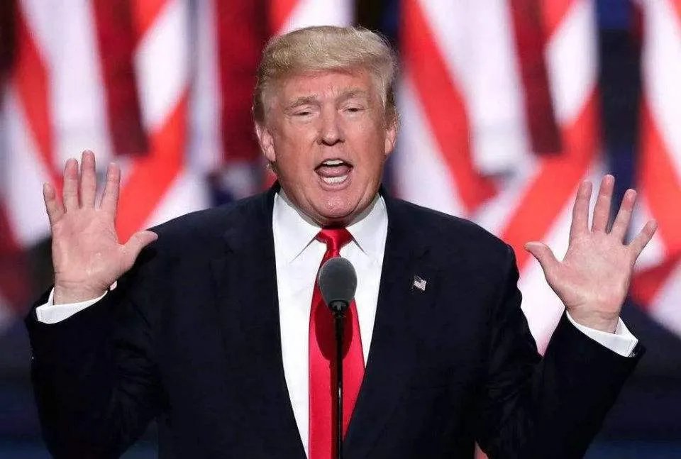 特朗普讲话扔稿子后果怎么样？