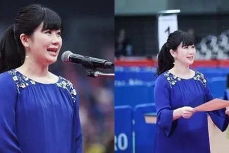 福原爱挺孕肚领奖 幸福家庭引人羡慕