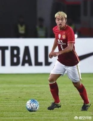 被大连球迷狂嘘！冯潇霆发布1800字回应：我爱大连，跳槽是为了家和实现理想，你怎么看？