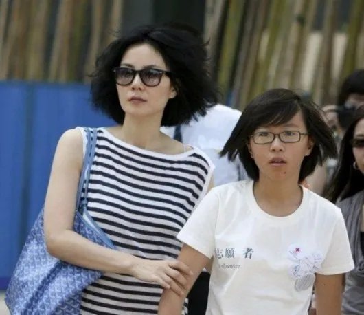 窦靖童为周迅庆生了吗？