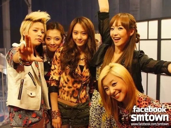 FX组合的图片,谁能给我说说,第一个是谁,第二、第三、第四个是谁?英文名和中文名都写出来。谢谢各位了