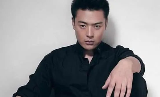 演员张桐个人资料简介：演员张桐的妻子是谁