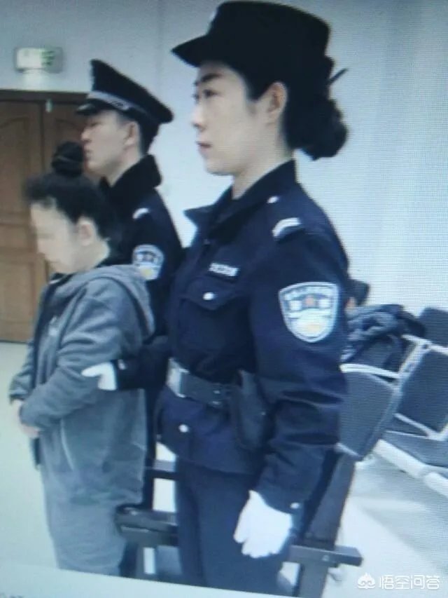 女司机突然打开车门致骑车人身亡，一审获刑1年，你怎么看？