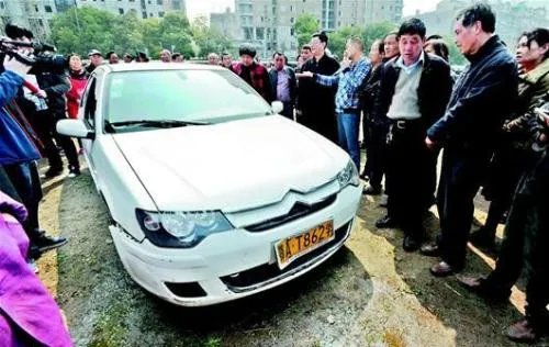 女学员练车撞死老人  法院判:学员无罪,教练负全责被抓