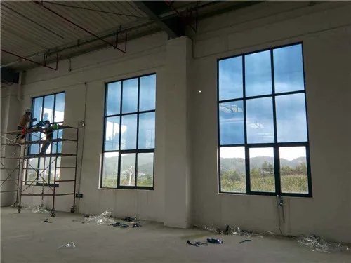 静电玻璃贴膜怎么贴