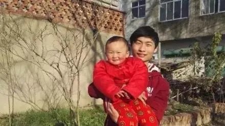 如何看待安徽阜阳市一16岁学生在高烧中救溺水儿童的行为？