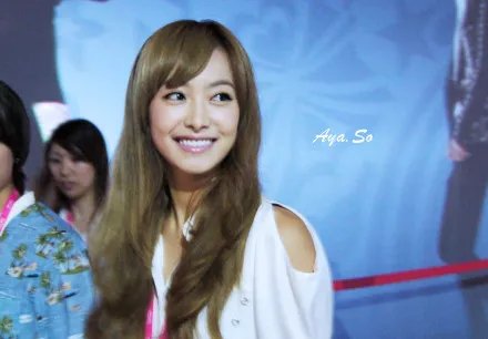 FX组合的图片,谁能给我说说,第一个是谁,第二、第三、第四个是谁?英文名和中文名都写出来。谢谢各位了