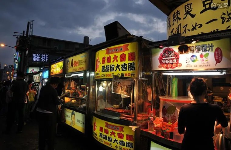 多地市委书记带头上街吃夜宵促消费 为何夜经济会如此受重视？