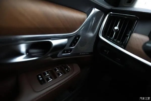 终于有时间了，和大家聊一下提沃尔沃S90一年的感受