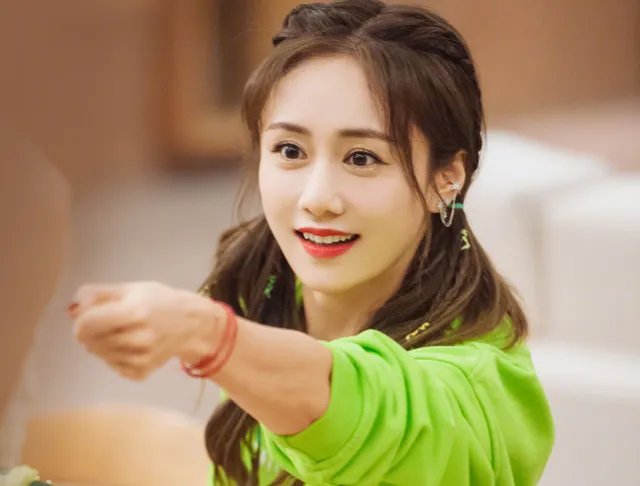 为老婆发声！粉丝评论郑钧别让刘芸出去丢人了，郑钧是如何回应的呢？