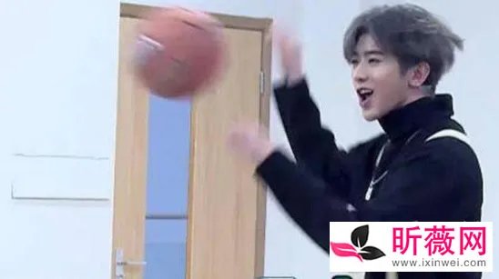 蔡徐坤打篮球是什么梗：打篮球梗这到底是什么意思