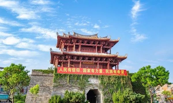 曾建成十多年未开放，泉州重建的三大城门是什么？