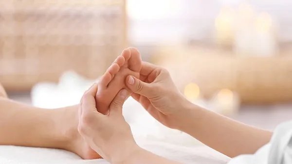 脚趾甲长到肉里怎么办