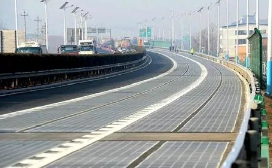 中国成功建造全球第一条光伏高速公路，这条公路最大的特点是什么？