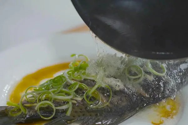 清蒸鱼的家常做法 如何做清蒸鱼