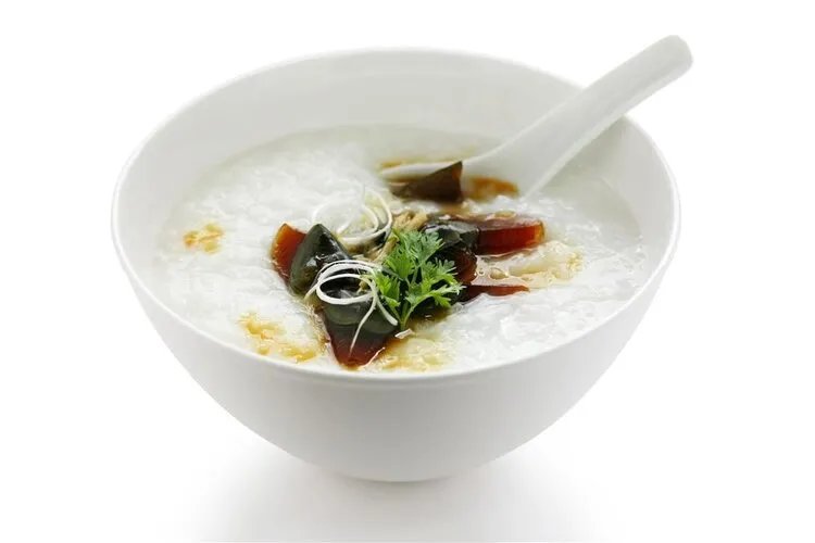 皮蛋被美国评为“最恶心食物”榜首，含铅能吃吗？为你揭开真相