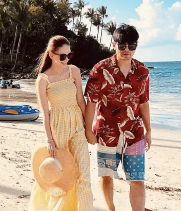 周杰伦晒近照！演唱会后与昆凌海边约会：搂腰秀恩爱