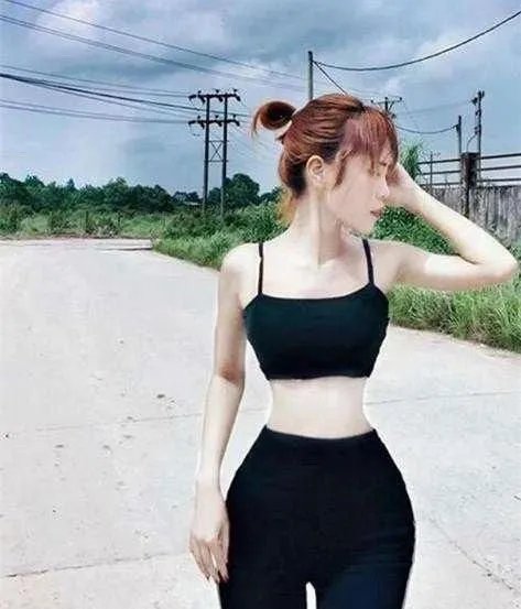 缅甸女孩成为全球腰最细的人 被网友质疑是P图