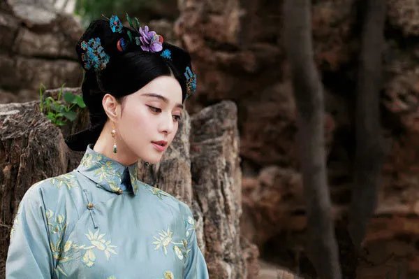 画框女人的介绍