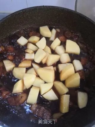 五花肉烧土豆