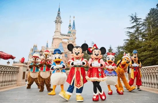 上海迪士尼重启握手拥抱合影！网友：已经等不及了