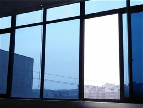 静电玻璃贴膜怎么贴