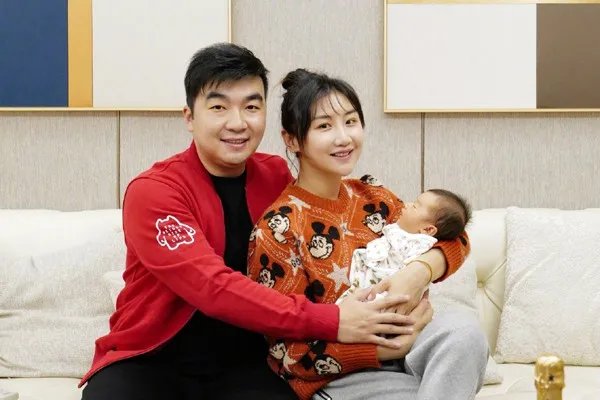 何雯娜老公谈婚礼 何雯娜家庭地位堪忧，富豪老公优越感太强