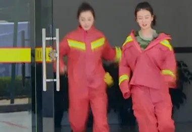 乔欣在节目中不好好穿消防服被网友吐槽，对此她本人有何回应？
