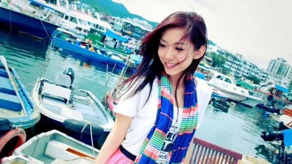 前甩王思聪，后又榨干刘晓宇，28岁的钟鹿纯到底有何魅力？